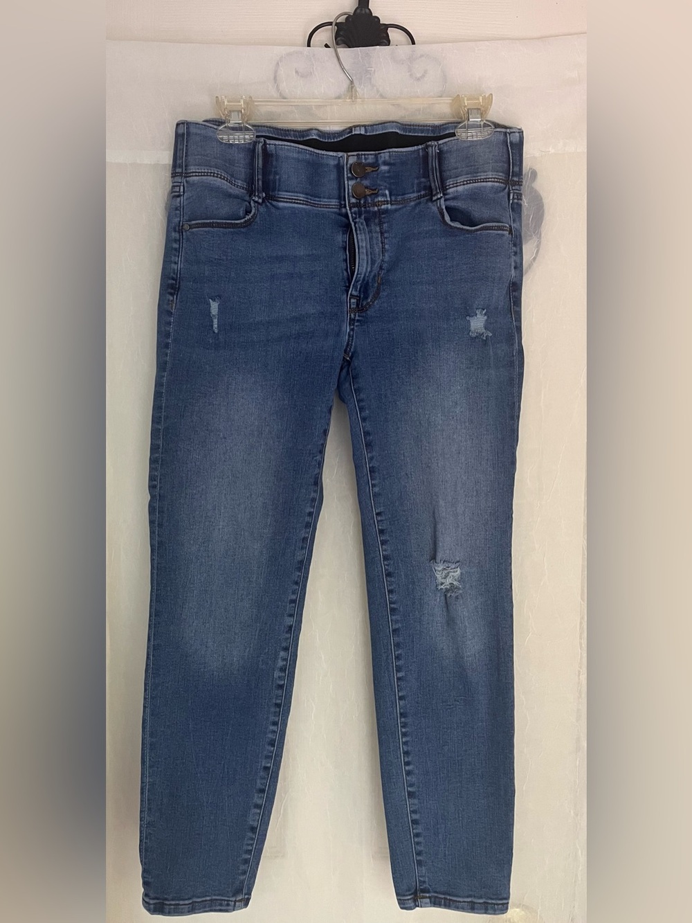 Apt. 9 Dark Blue Mid-Rise Distressed Ankle Jeans